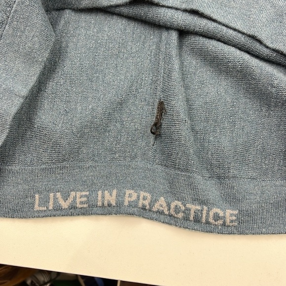 Lululemon Men's  Blue Long Sleeve Mock ¼ Zip Knit Sweater - Picture 4 of 9